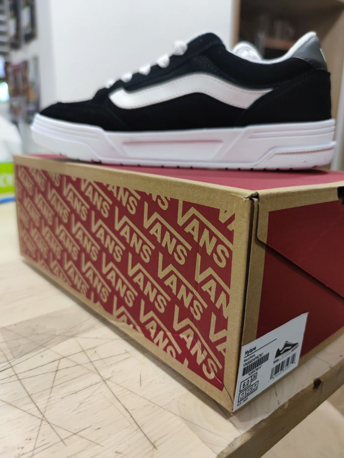 Vans Hylane Noire jamais portées taille 38 - photo numéro 2