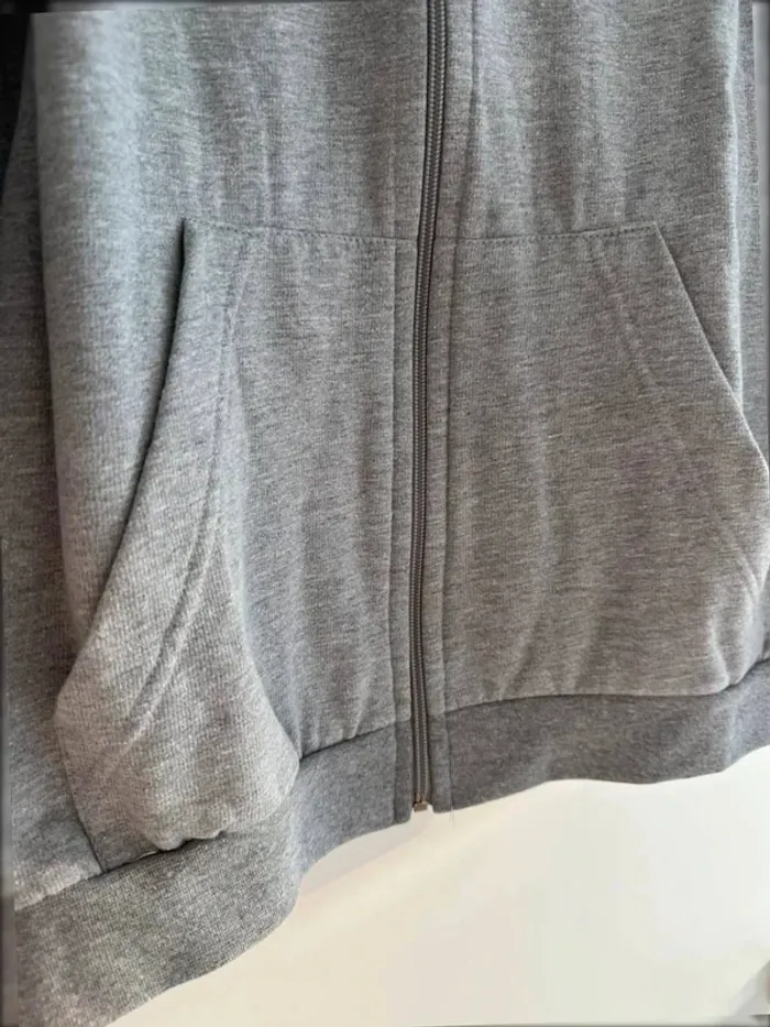 Pull à capuche avec zip gris taille M , neuf - photo numéro 6