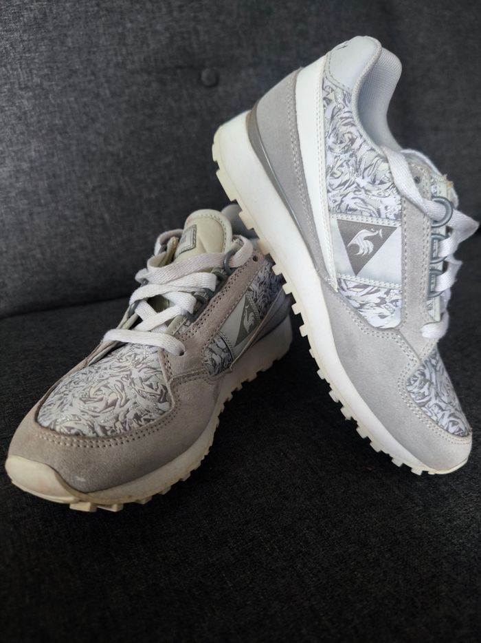 jolies baskets Le Coq Sportif taille 36 grises avec motifs
