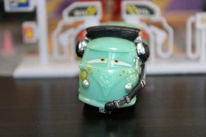 Dsiney Pixar cars Fillmore version fan - photo numéro 8