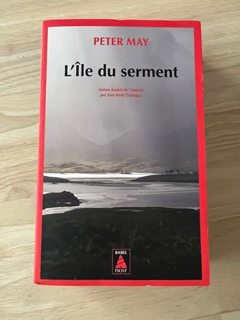 Livre L’Île du Serment – Peter May – Bon État