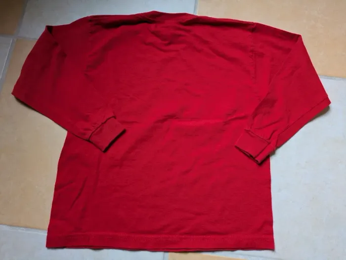 T-shirt manche longue rouge 6 ans très bon état - photo numéro 3