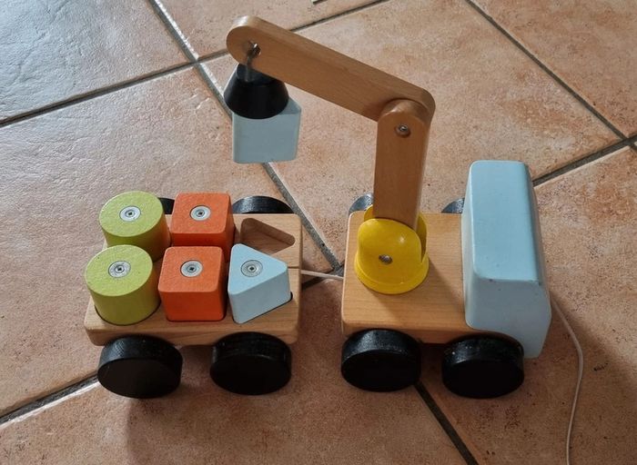 Camion en bois avec formes géométriques - photo numéro 2