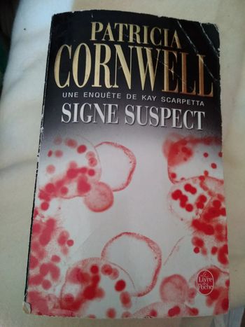 Livre signe suspect Patricia Cornwell