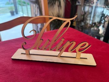 Mots sur pied en bois