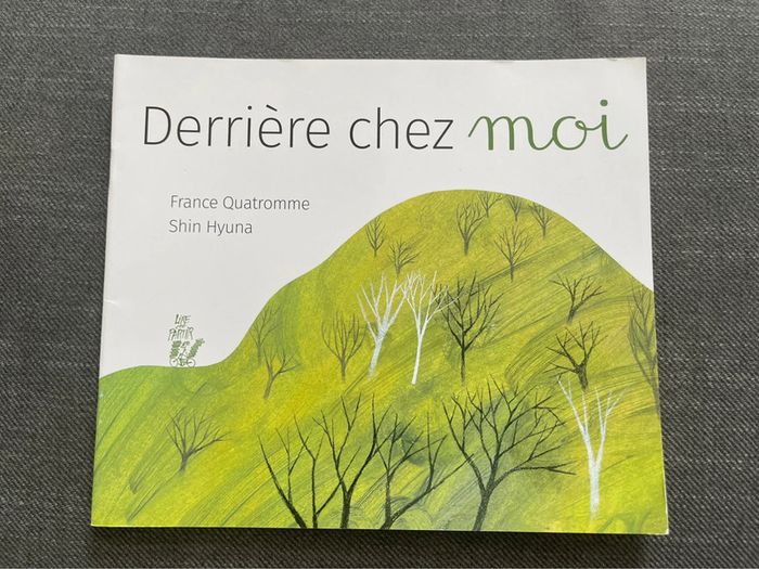 Derrière chez moi de France Quatromme et Shin Hyuna