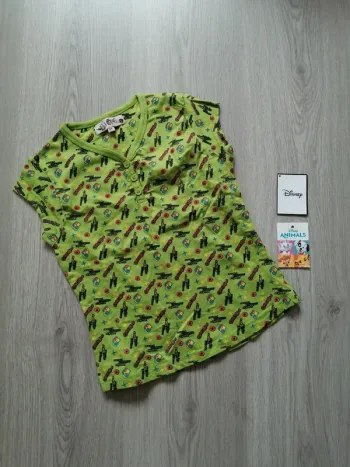 Tee-shirt vert avec boutons à motifs / lili girl / (8ans)