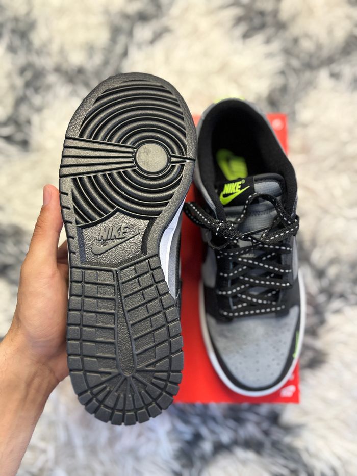Nike Dunk Low Cool Grey / Black-Volt – Taille 38.5 EU – Neuve & legit - photo numéro 3