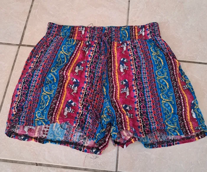 Short coloré 100 % coton 🚺 XL/XXL en TBE