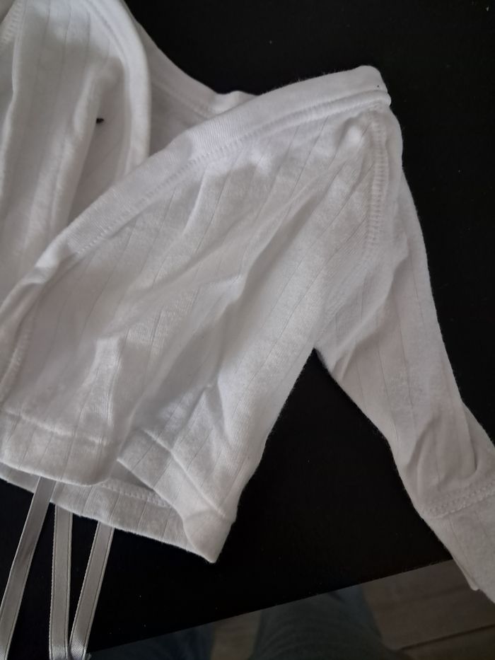 Brassière blanche 1 mois - photo numéro 2