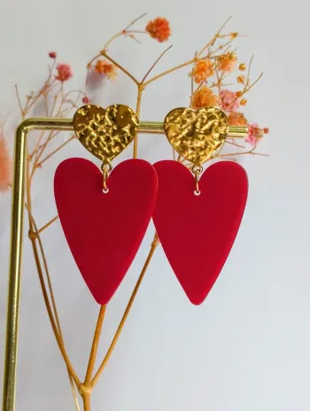 Boucles d'oreilles pendantes double coeur rouge doré