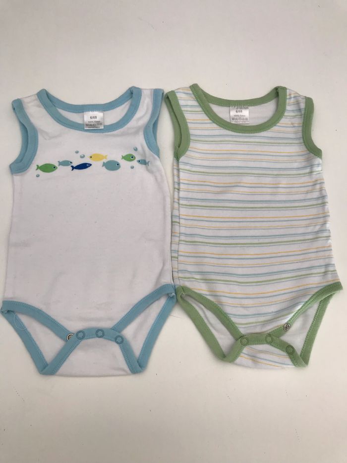 Lot de 2 bodies sans manche 6M