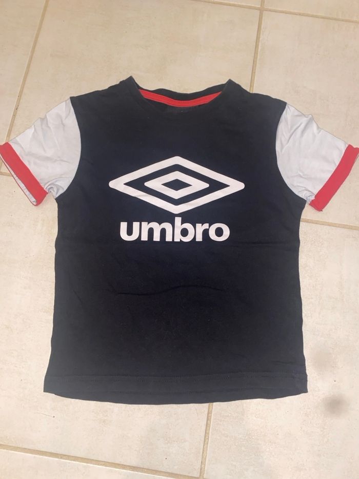 T-shirt umbro pour enfants en taille 6 ans