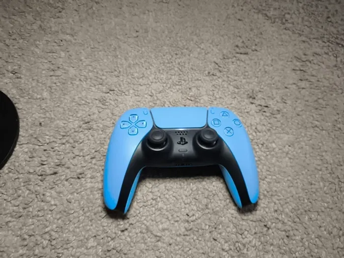 PlayStation 5 Disc Edition – Excellent état – Pack avec 7 jeux et 2 manettes - photo numéro 2