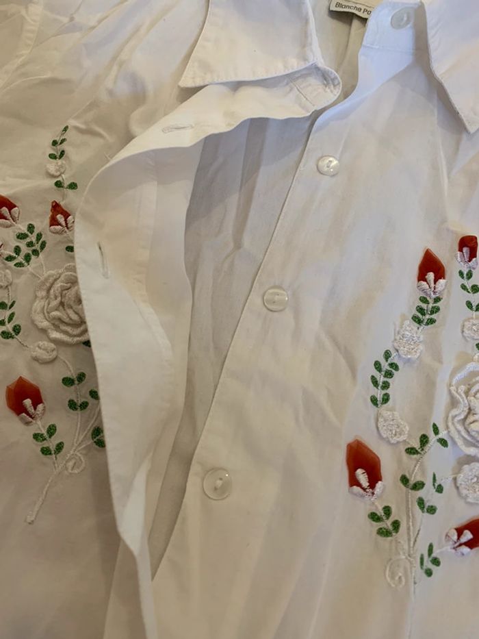 Chemise blanche à détail fleuri - photo numéro 4