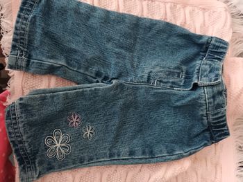 Jeans avec petit motif fleur