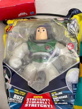 Figurine Disney géante, buzz l'éclair goo jit zu