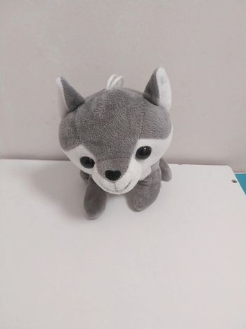 Magnifique peluche loup