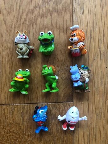 Lot de 8 jouets kinder