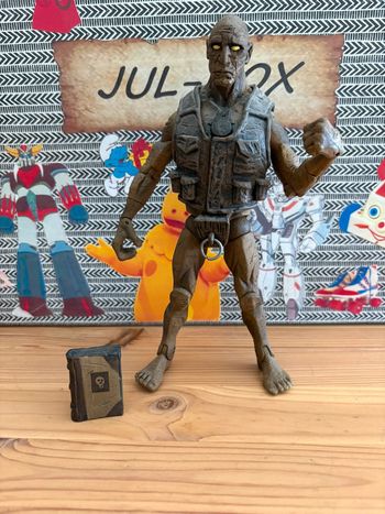 Figurine Mezco Hellboy Roger homonculus