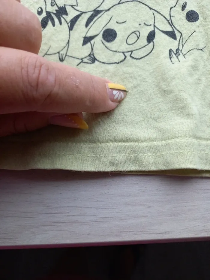 Tee-shirt manches courtes " pikachu " - photo numéro 2