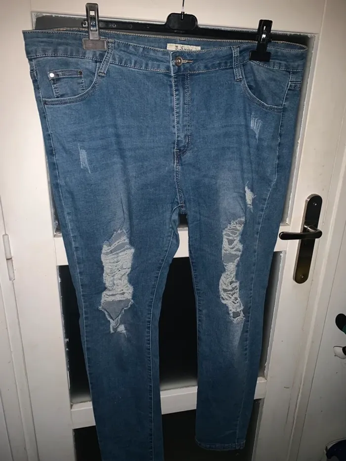 Jean troué taille 50