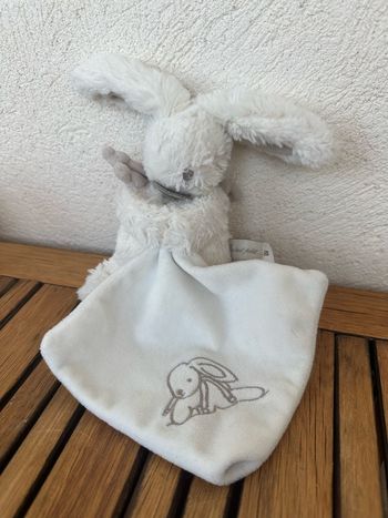 Peluche lapin doudou 