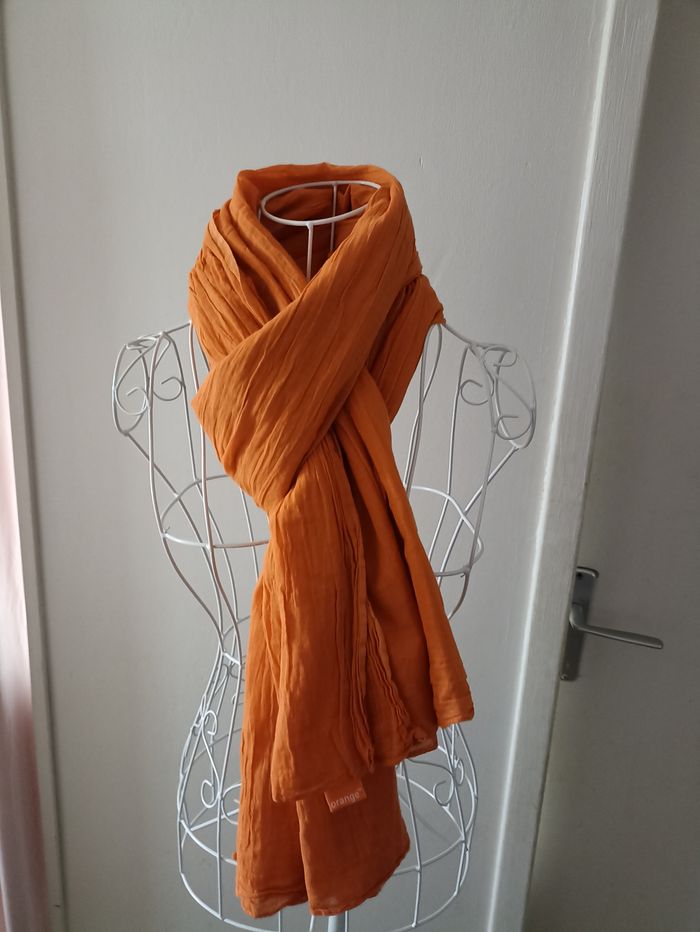Écharpe "Orange™" éclatante - La touche de couleur qu'il vous faut ! - photo numéro 3