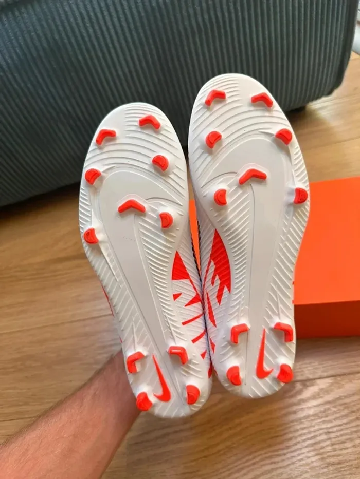 Nike Crampon Vapor 15 Club blanche et rouge - photo numéro 6