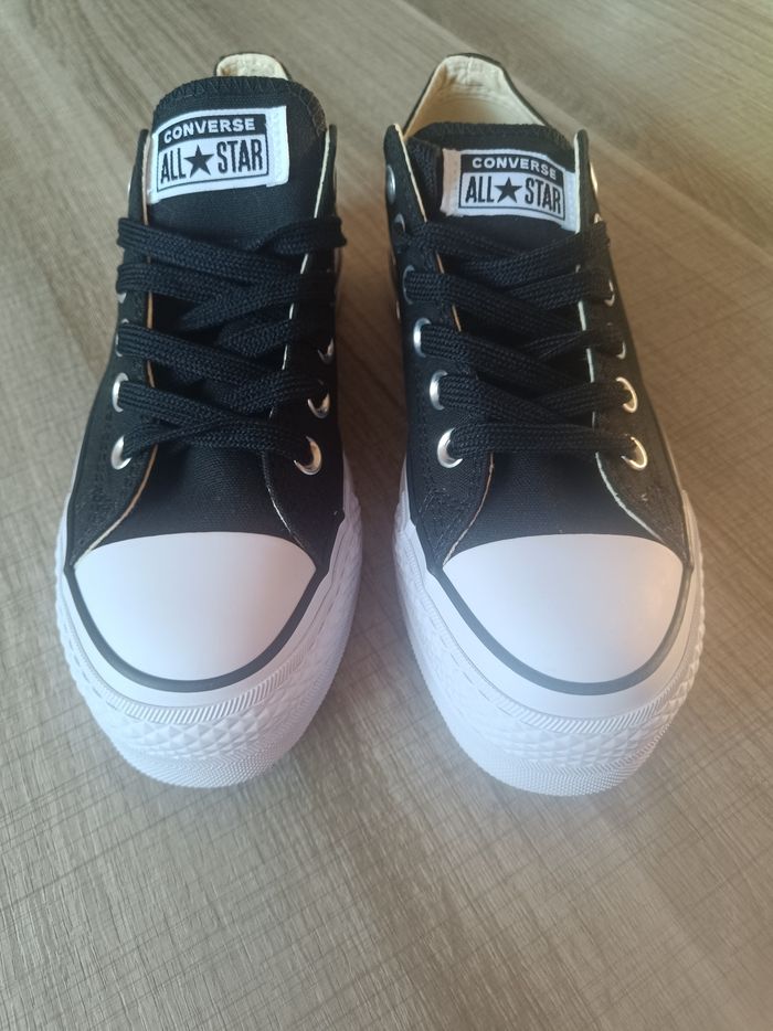 Converse neuve