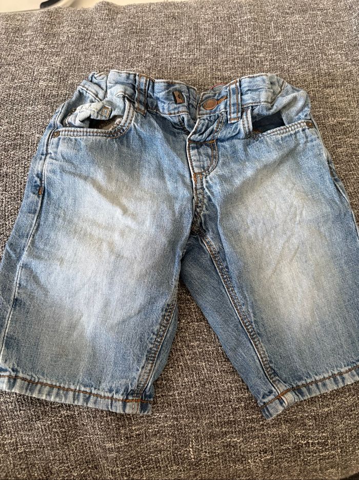 Lots 4 bermudas  4 ans - photo numéro 2