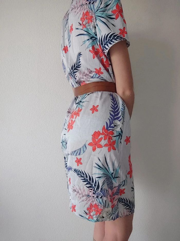 Robe été mi-longue droite fluide fleur exotique bleu rouge blanc / Urban by Gémo - 38/M à 40/L - photo numéro 6