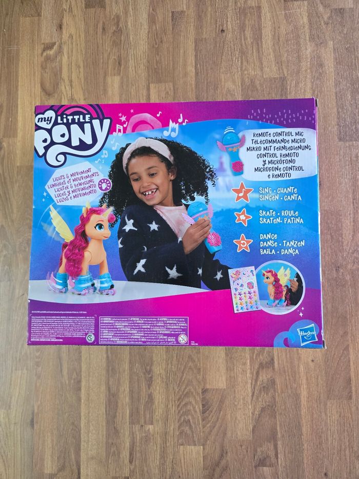 My Little Pony: A New Generation Movie Sing 'N Skate Sunny Starscout – Interactive 22.5 cm Remote Control Toy with 50 Reactions, Lights - photo numéro 2