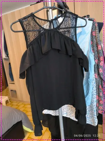 Haut noir dentelle