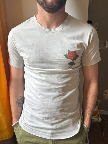 T shirt blanc motif rose