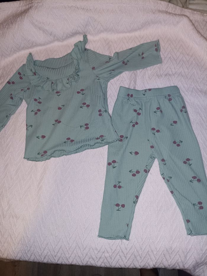 Lot vêtements bébé fille - photo numéro 3