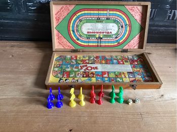 Boîte de jeux vintage Petits chevaux Jeu de l’oie Jeu vélodrome 