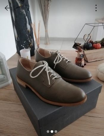 Chaussures à lacets kaki P. 37