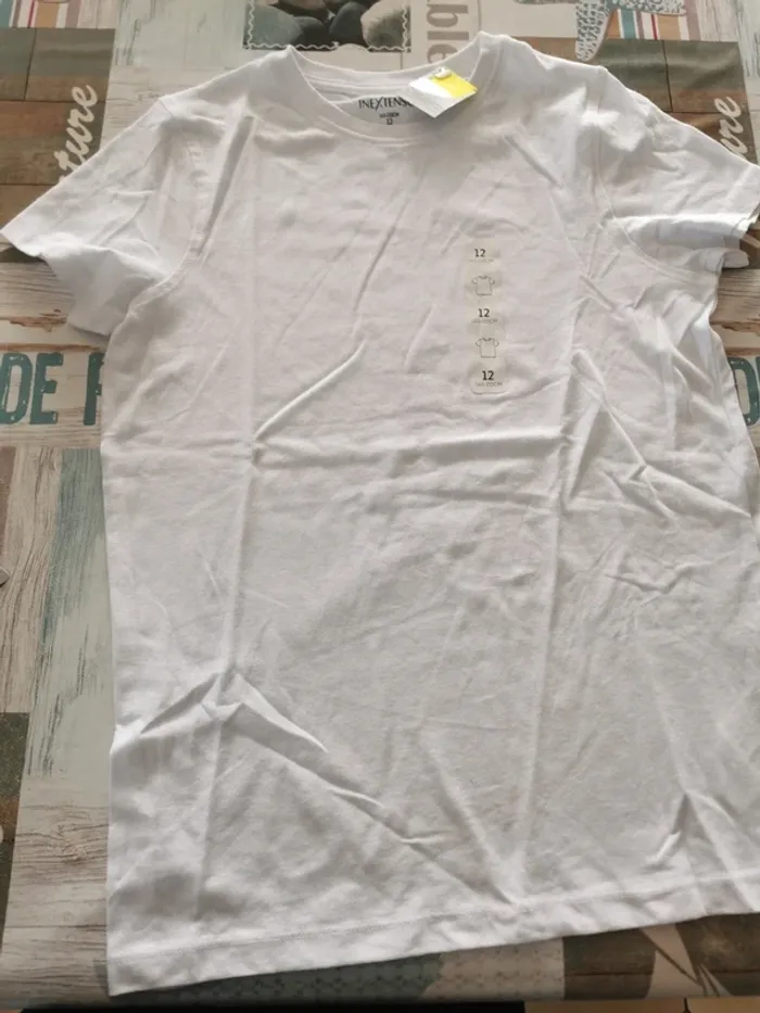 T shirt 12 ans neuf