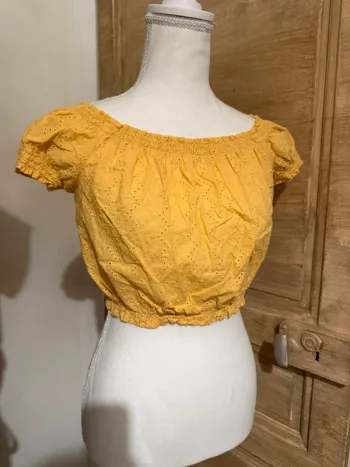 Haut Court Brodé Jaune Moutarde "Off Shoulder" - H&M Divided