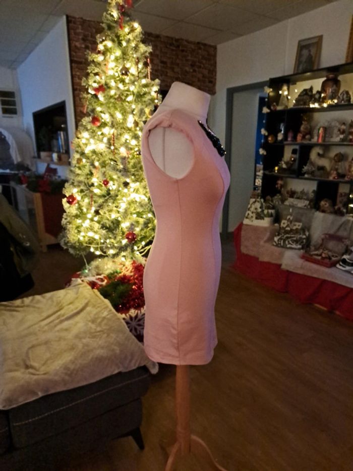 Robe moulante chic rose et noir - photo numéro 6