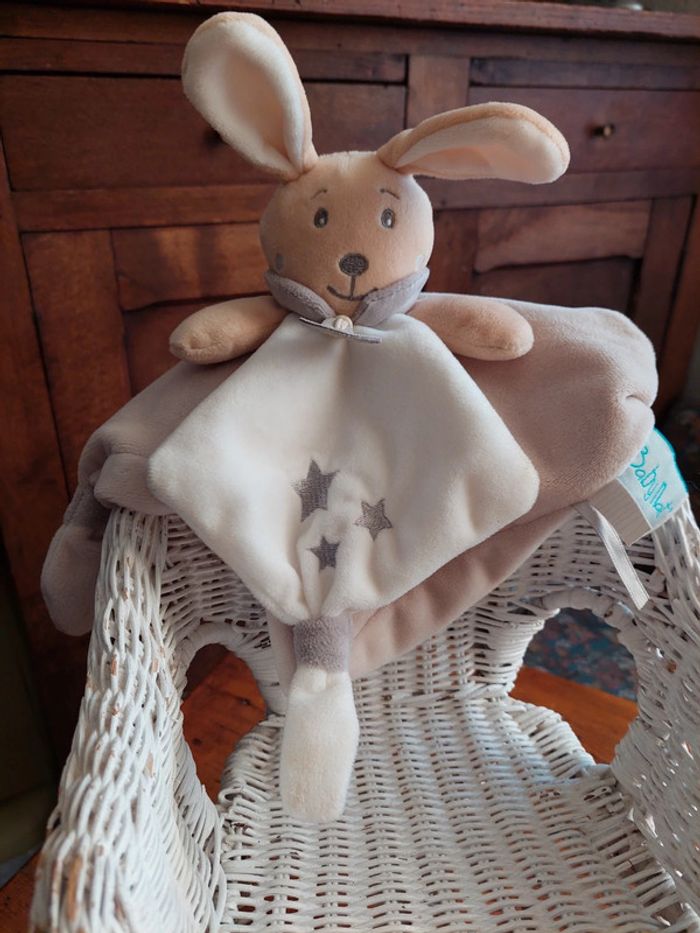 Doudou plat Lapin beige blanc gris étoiles Perlim Baby nat