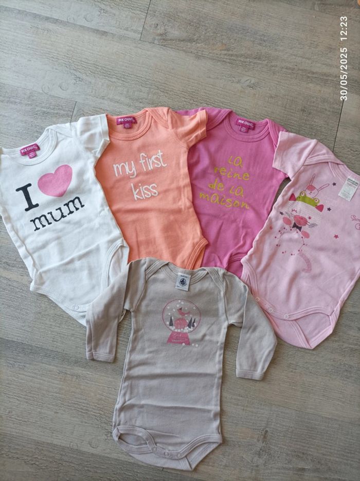 Lot bodies fille 6 mois