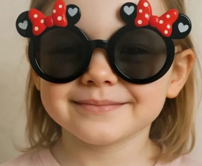 Lunettes de soleil Minnie NEUVES – 2 à 5 ans | Disney