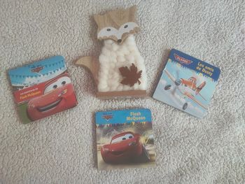 Lot 3 petits livres cars et planes