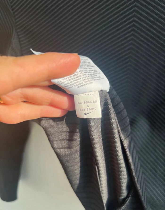 Haut Nike - photo numéro 4