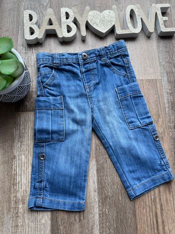 - Jean Tape à l’œil    - 6 mois  - Très bon état