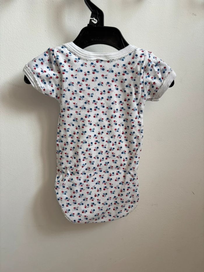 Lot 2 bodies fleuris manches courtes Petit Bateau 3 mois - photo numéro 11