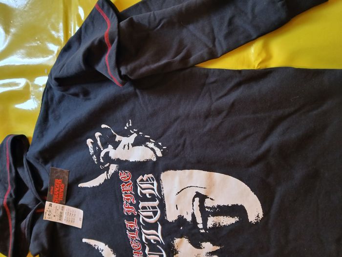 sweat haut a capuche stranger things  M - photo numéro 7