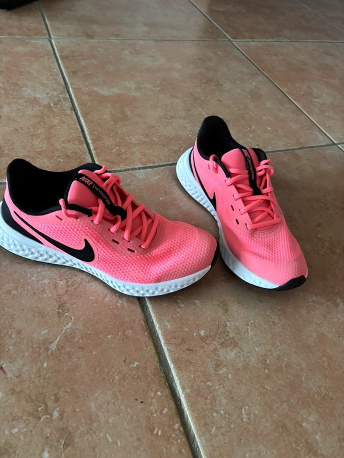 Baskets Nike révolution 36.5 - photo numéro 4